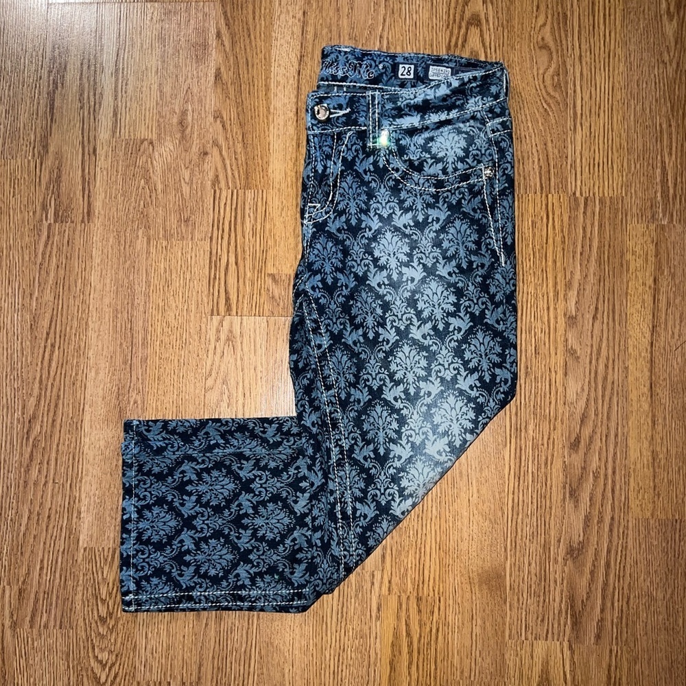 Miss Me Capris - Picture 1 of 6